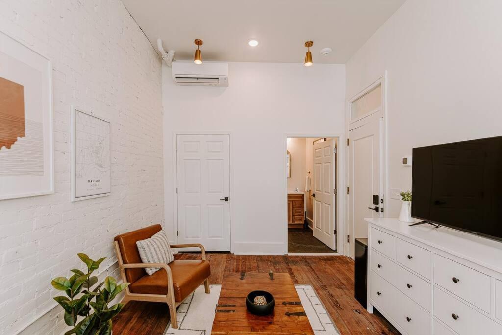 East Main Lofts - Farmhouse 204 Madison Eksteriør billede