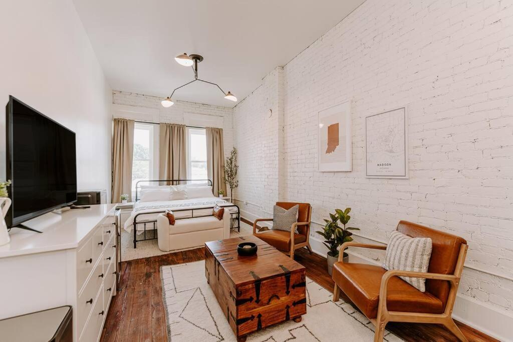 East Main Lofts - Farmhouse 204 Madison Eksteriør billede